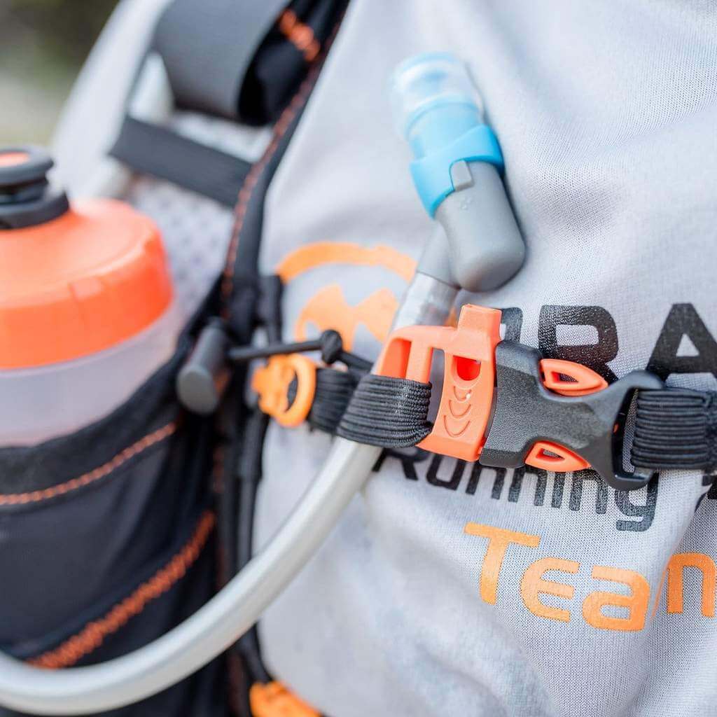 orange-mud-adventure-pack-20l-detail