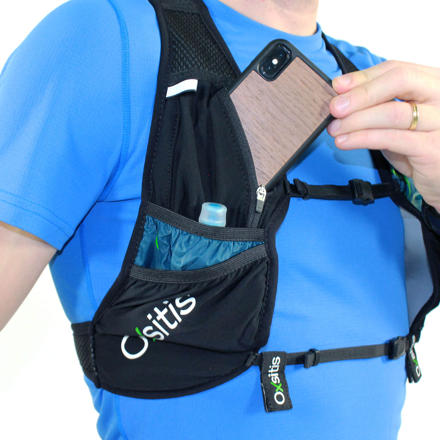 oxsitis-rucksack-atom-4-vorderseite-handling oxsitis-rucksack-atom-4-vorderseite-handling