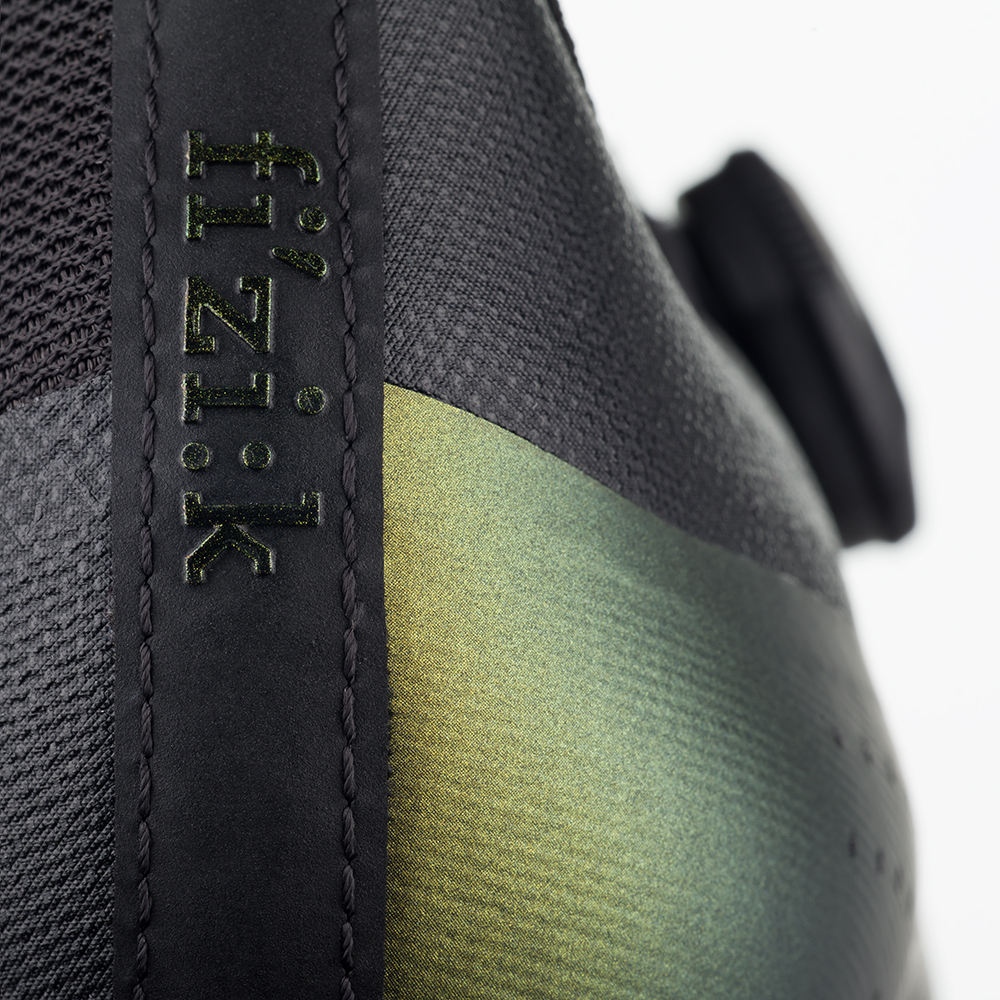 fizik-tempo-overcurve-r4-iridescent-beetle-black-ferse fizik-tempo-overcurve-r4-iridescent-beetle-black-ferse